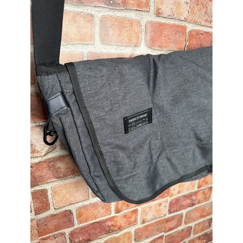 SwissGear Messenger Bag Gray Crossbody Laptop Travel Satchel WTRA-14-JH-3106